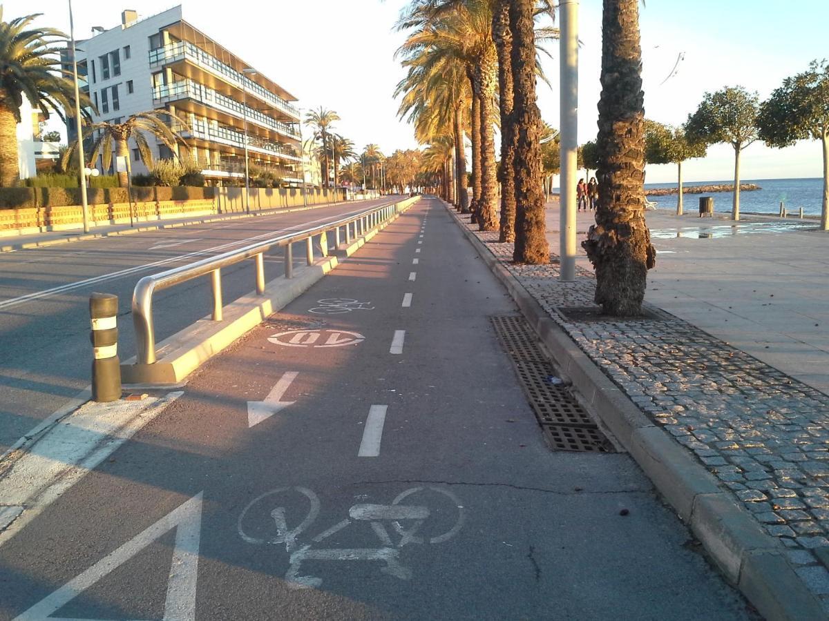 50 m de la plage! Proche du centre ville! Piscine! Vue sur mer et montagnes! Wifi! 2 vélos à disposition! Cambrils Extérieur photo